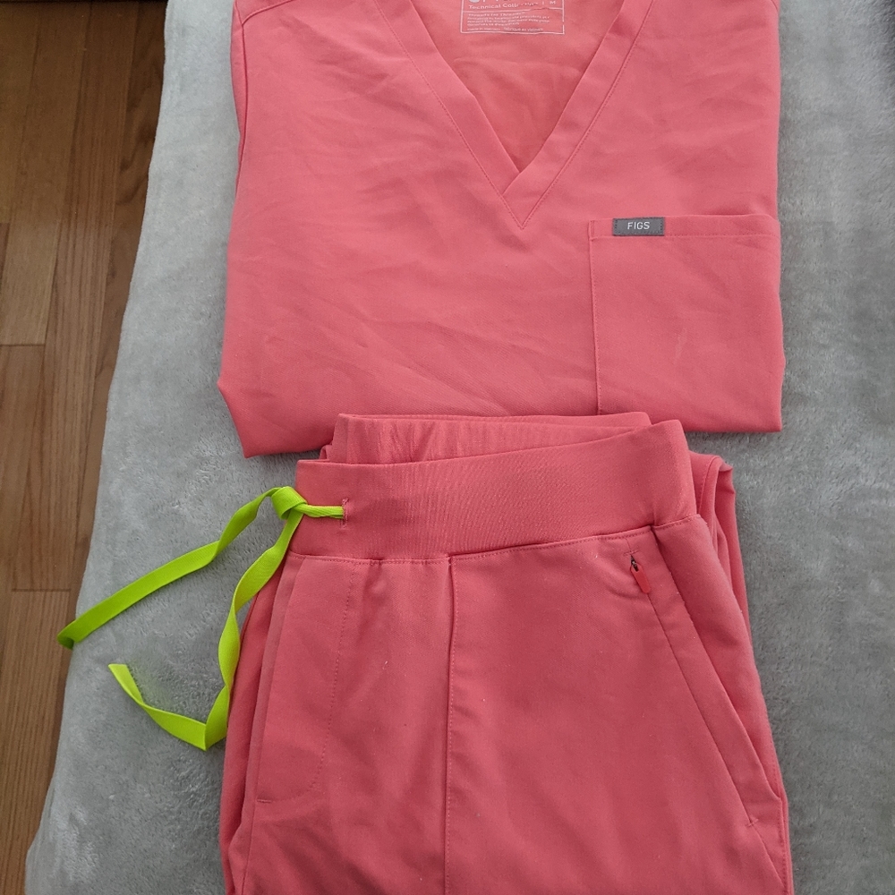 FIGS Hot Coral Scrub Set